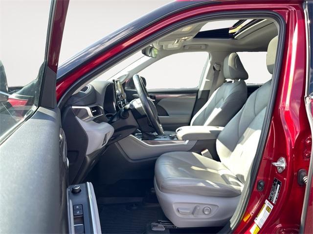 used 2020 Toyota Highlander car, priced at $28,055