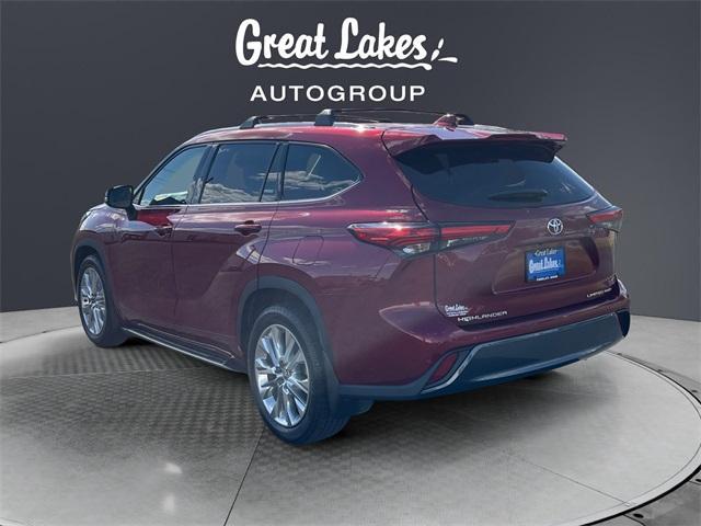 used 2020 Toyota Highlander car, priced at $28,055