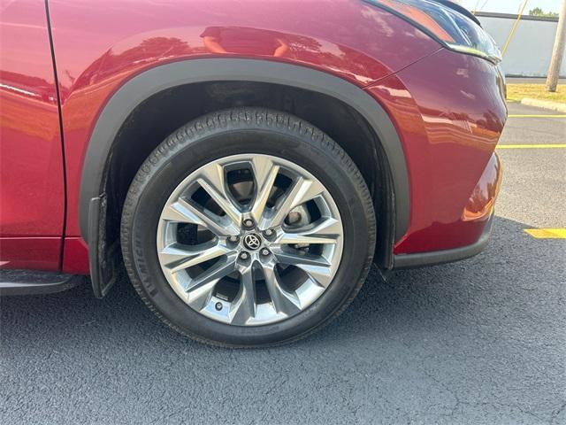 used 2020 Toyota Highlander car, priced at $29,069