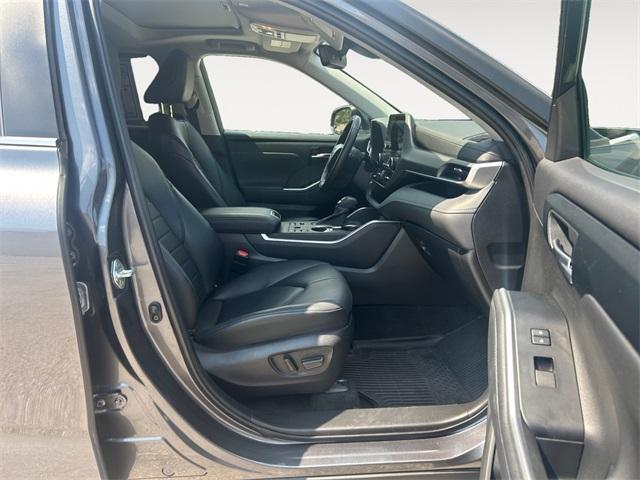 used 2023 Toyota Highlander car, priced at $38,066