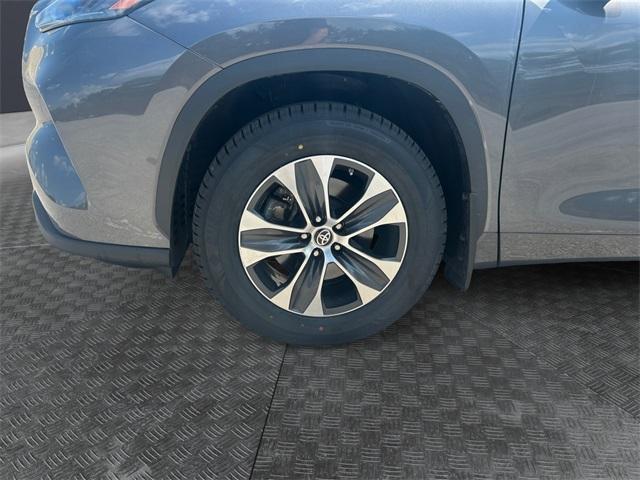 used 2023 Toyota Highlander car, priced at $38,066