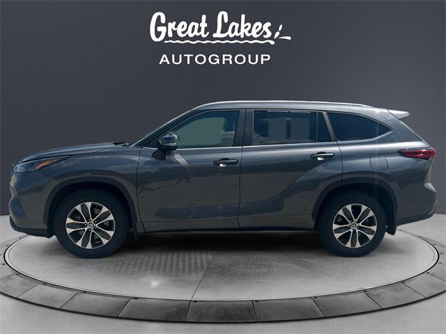 used 2023 Toyota Highlander car, priced at $38,066