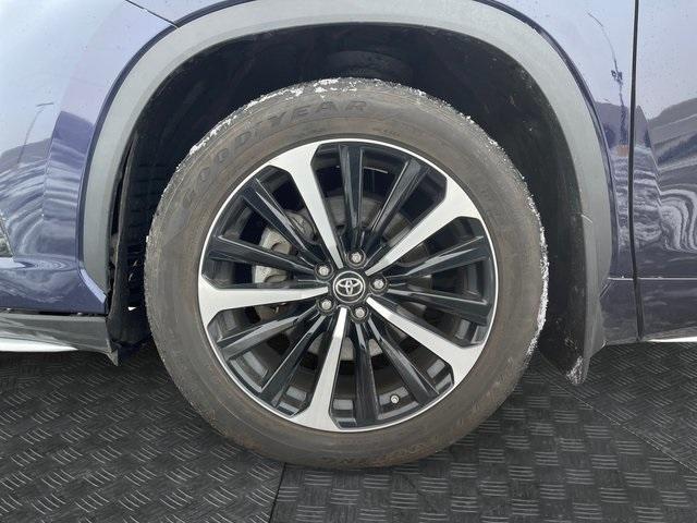 used 2022 Toyota Highlander car, priced at $36,808