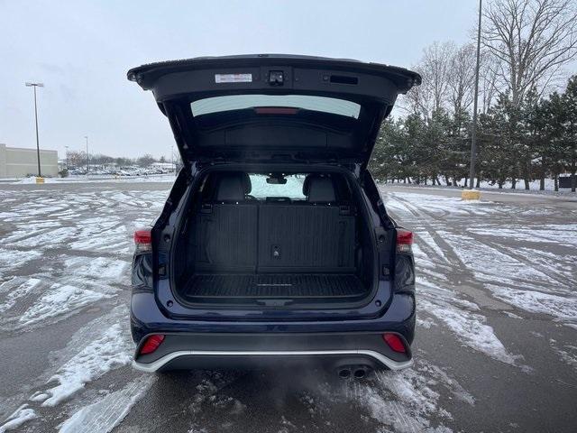 used 2022 Toyota Highlander car, priced at $36,808