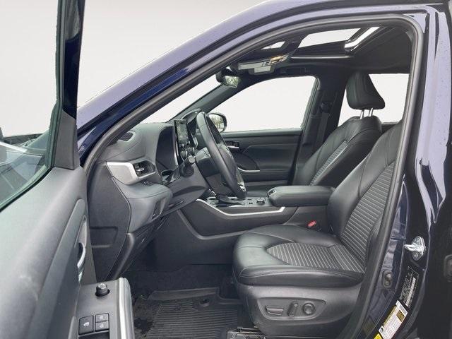 used 2022 Toyota Highlander car, priced at $36,808