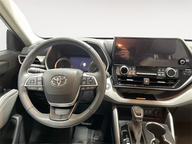 used 2023 Toyota Highlander car, priced at $37,354