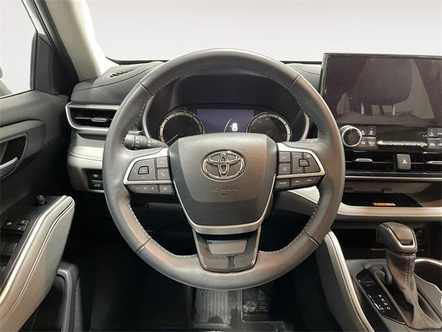 used 2023 Toyota Highlander car, priced at $37,354