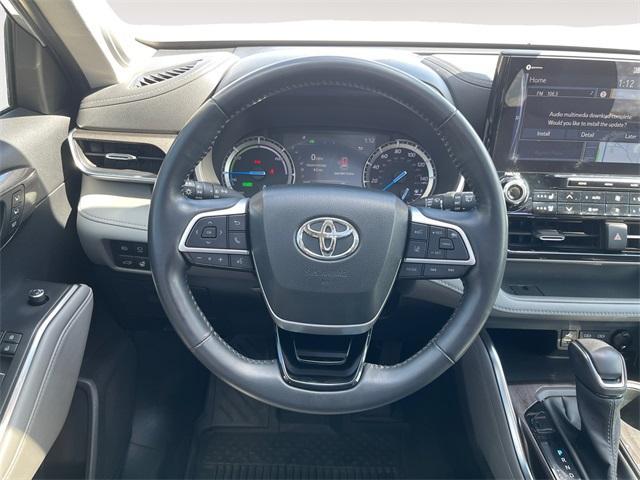 used 2022 Toyota Highlander Hybrid car, priced at $40,754