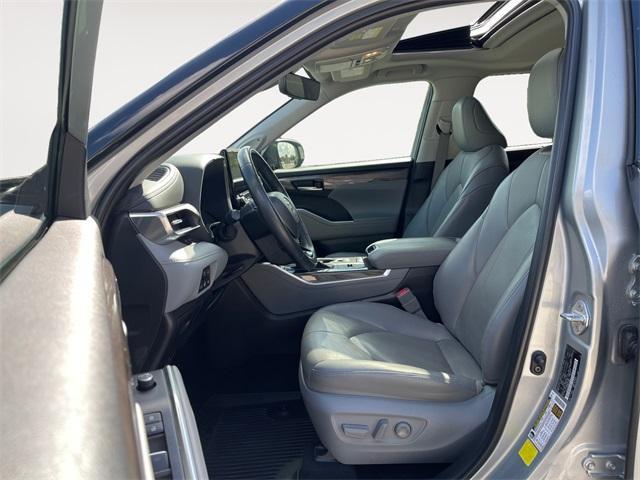 used 2022 Toyota Highlander Hybrid car, priced at $40,754