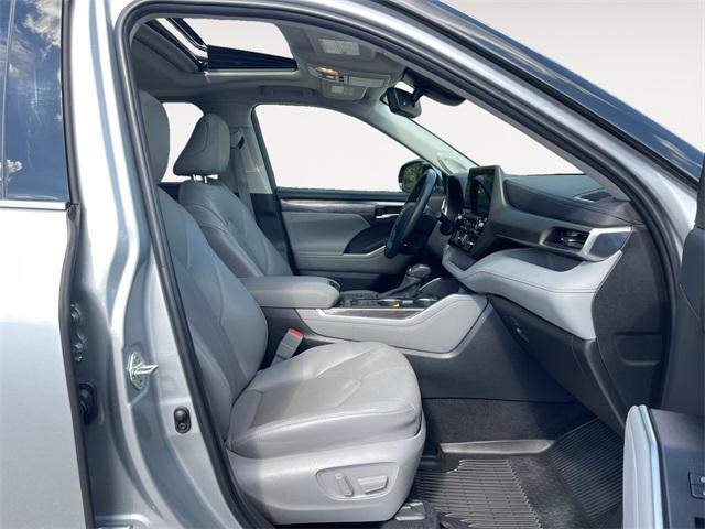 used 2022 Toyota Highlander Hybrid car, priced at $40,754