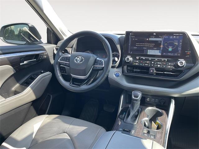 used 2022 Toyota Highlander Hybrid car, priced at $40,754