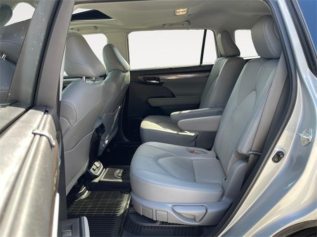 used 2022 Toyota Highlander Hybrid car, priced at $40,754