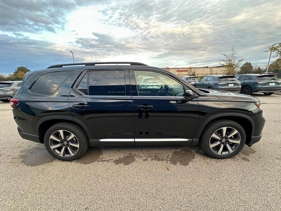 new 2025 Honda Pilot car, priced at $52,415