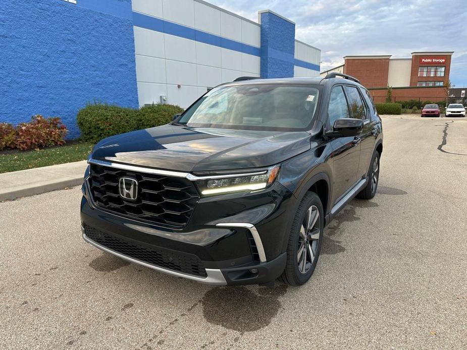 new 2025 Honda Pilot car, priced at $52,415