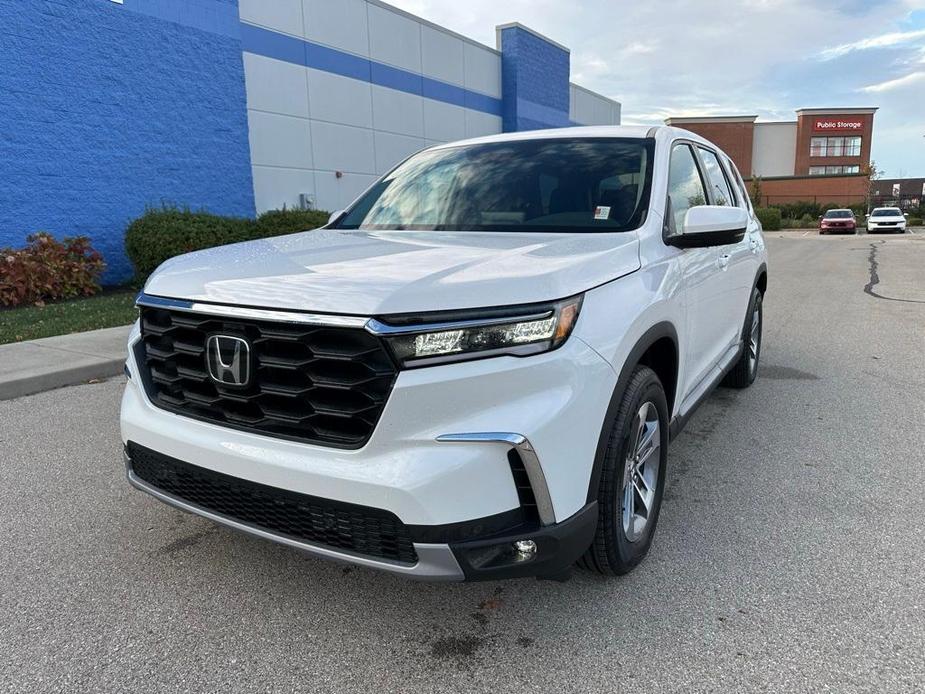 new 2025 Honda Pilot car, priced at $47,450