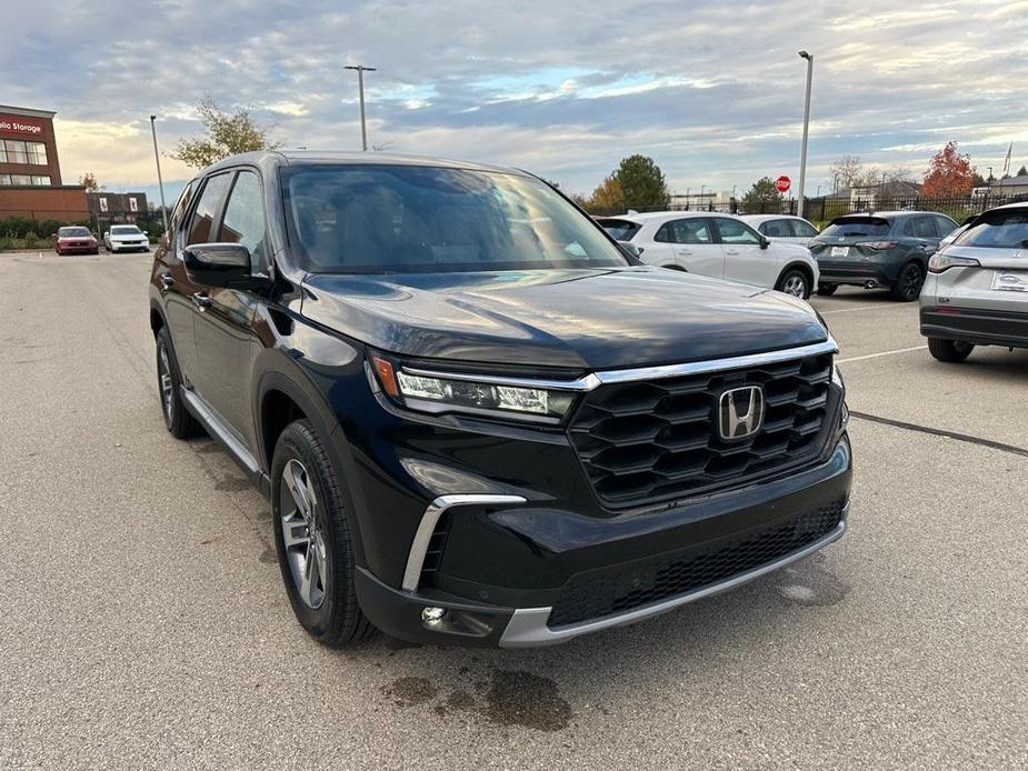 new 2025 Honda Pilot car, priced at $48,475