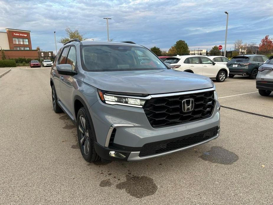 new 2025 Honda Pilot car, priced at $51,450