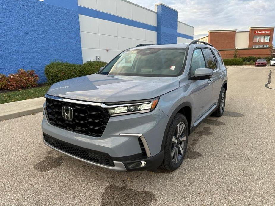 new 2025 Honda Pilot car, priced at $51,450