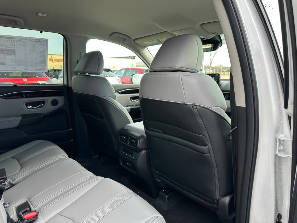 new 2025 Honda Pilot car, priced at $47,450