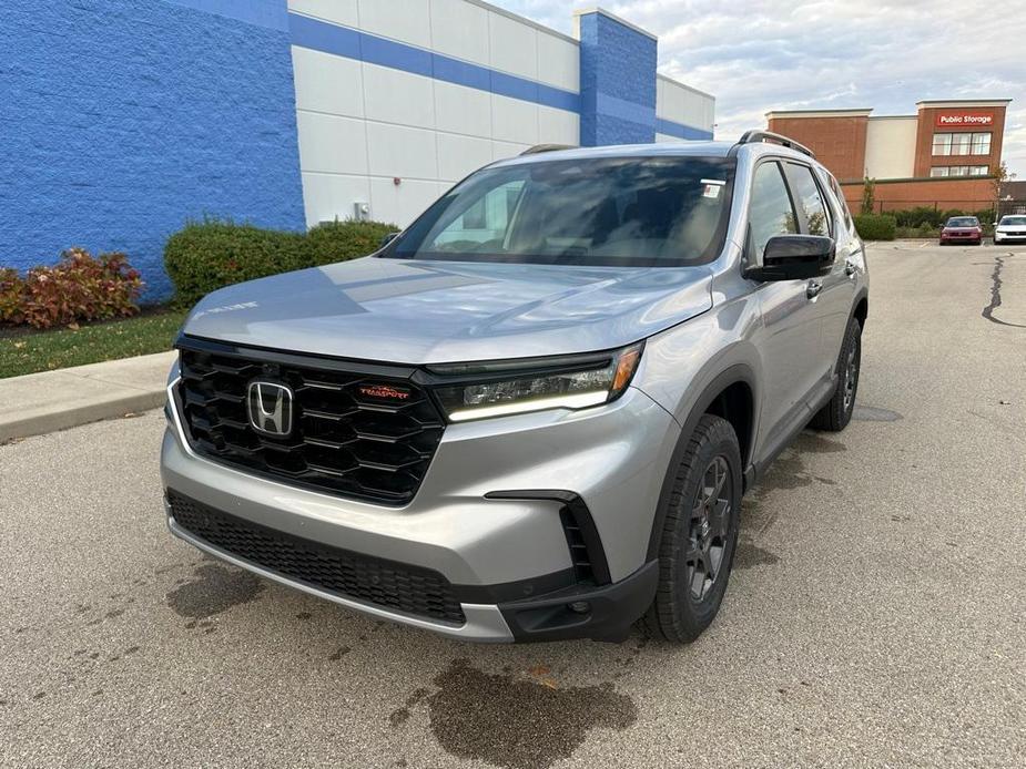 new 2025 Honda Pilot car, priced at $50,795