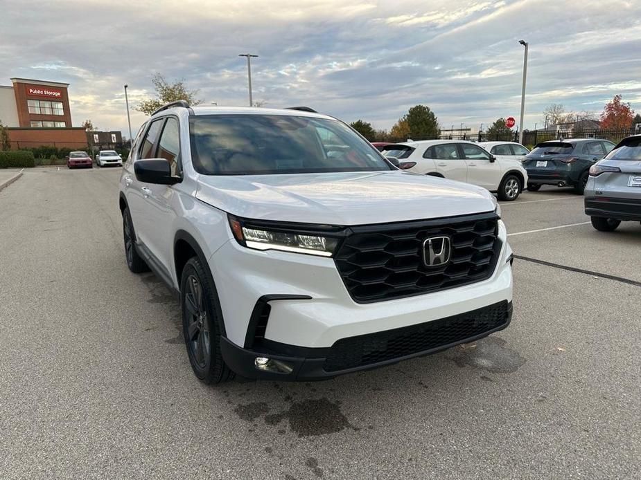 new 2025 Honda Pilot car, priced at $44,150