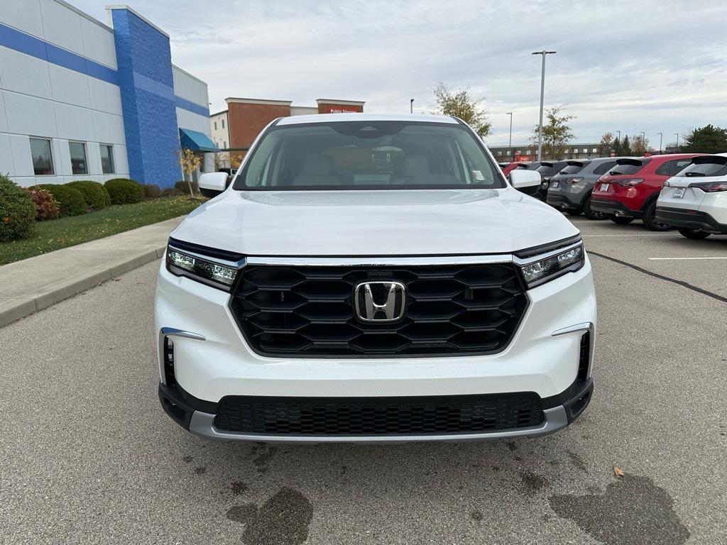 new 2025 Honda Pilot car, priced at $50,080