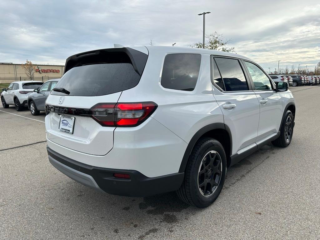 new 2025 Honda Pilot car, priced at $50,080