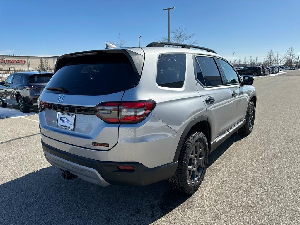 new 2025 Honda Pilot car, priced at $50,850