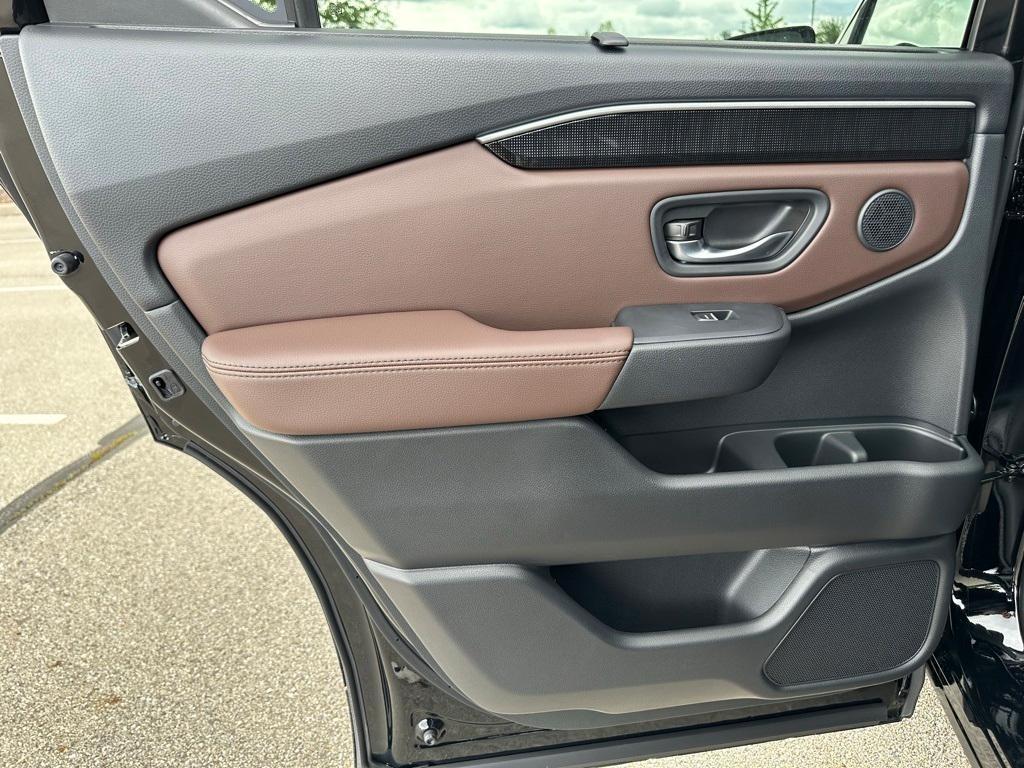 new 2025 Honda Pilot car, priced at $54,530