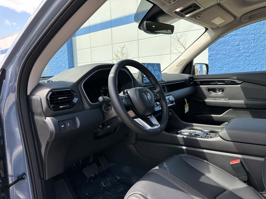 new 2025 Honda Pilot car, priced at $52,235
