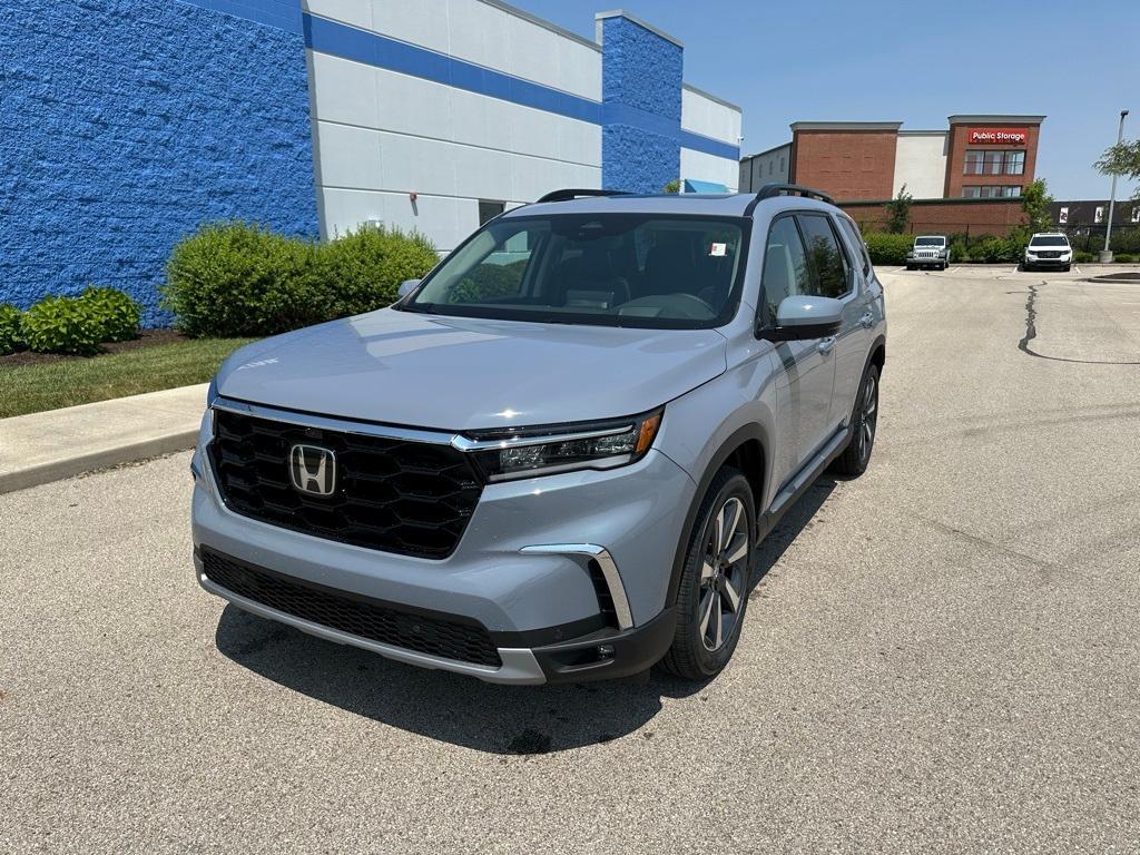 new 2025 Honda Pilot car, priced at $54,985