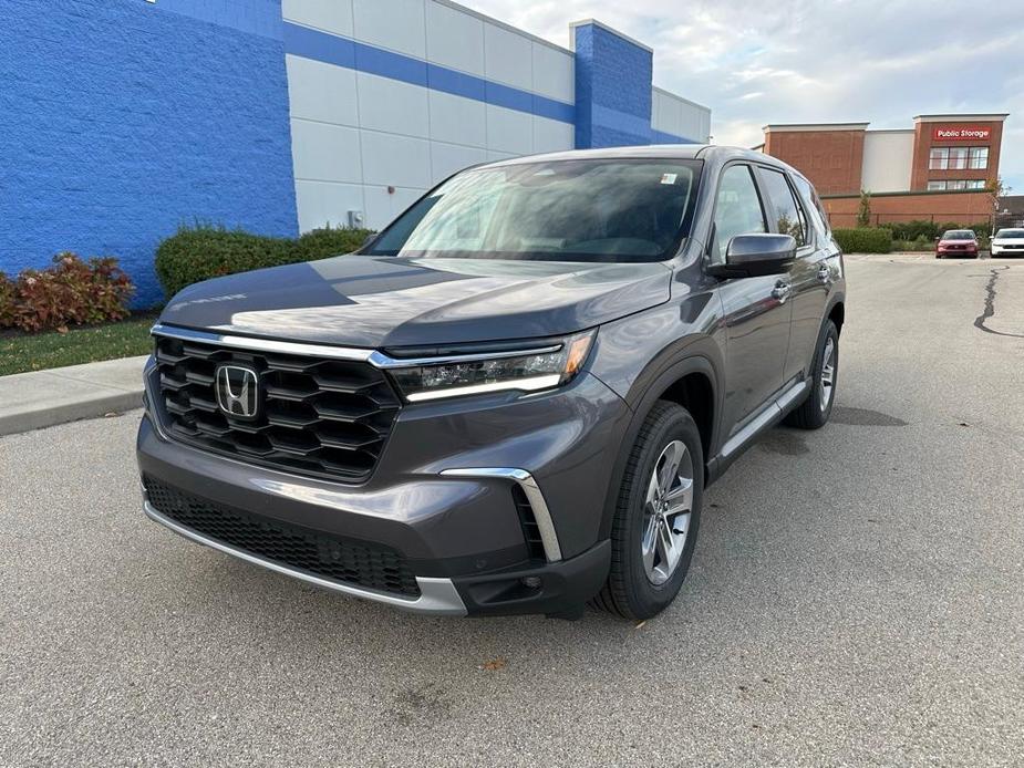 new 2025 Honda Pilot car, priced at $46,995