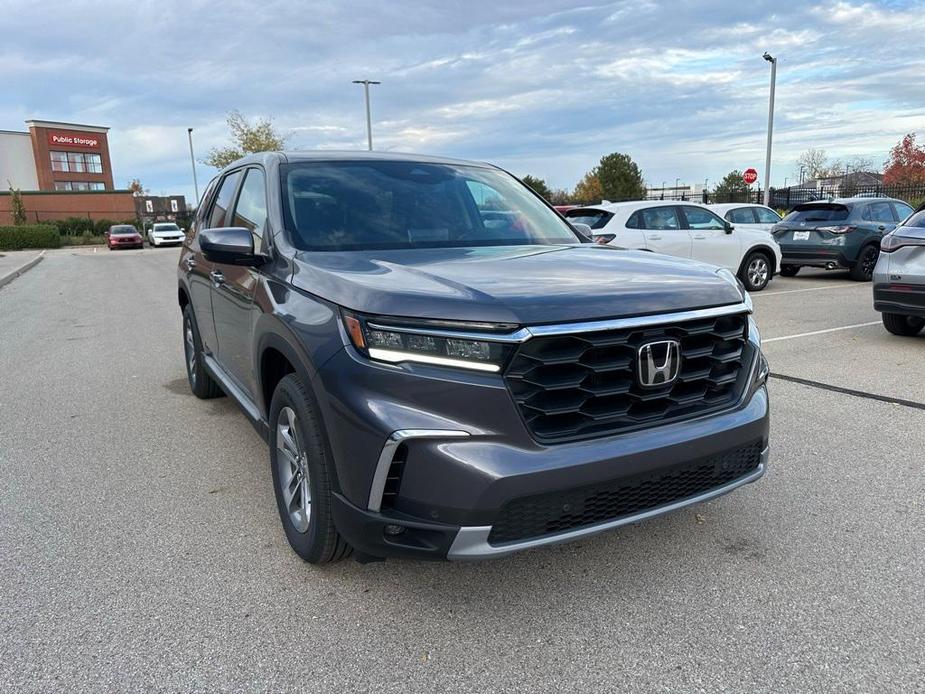 new 2025 Honda Pilot car, priced at $46,995