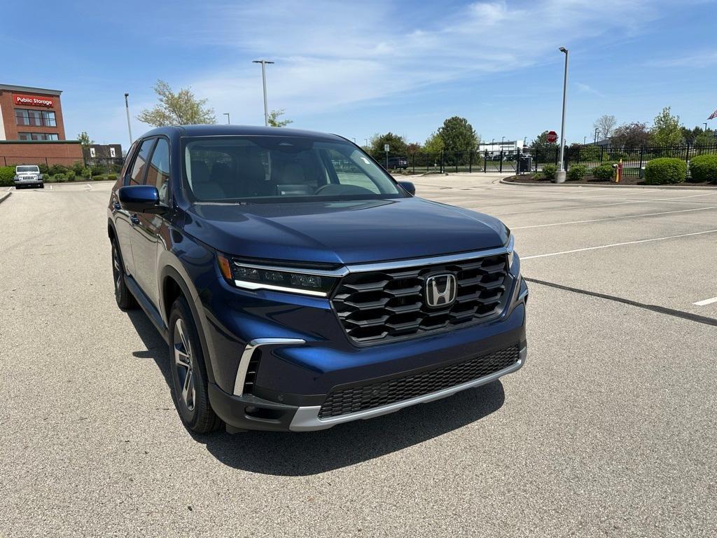 new 2025 Honda Pilot car, priced at $47,050