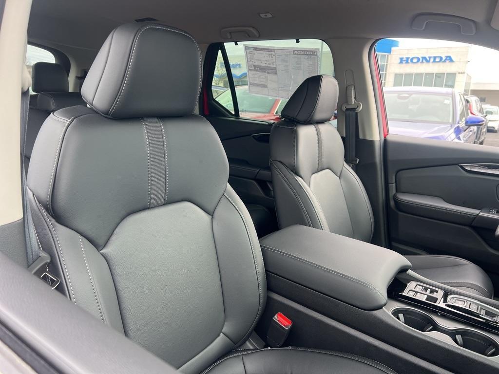 new 2025 Honda Pilot car, priced at $50,200