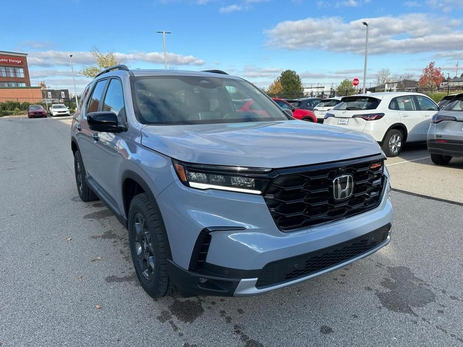 new 2025 Honda Pilot car, priced at $51,250