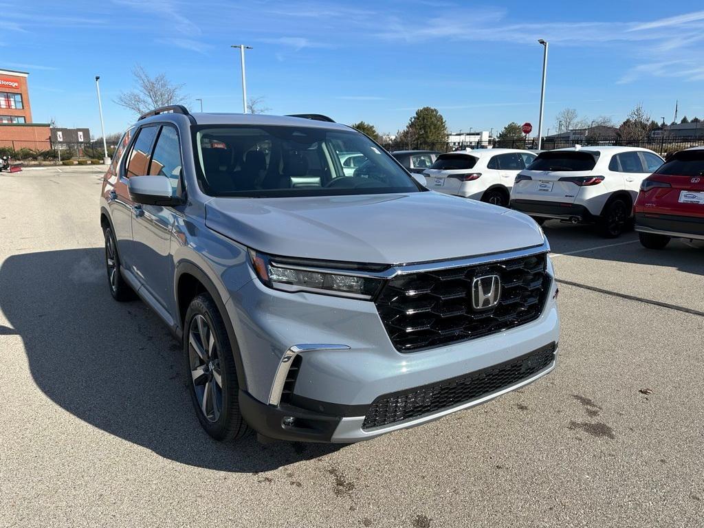 new 2025 Honda Pilot car, priced at $51,450