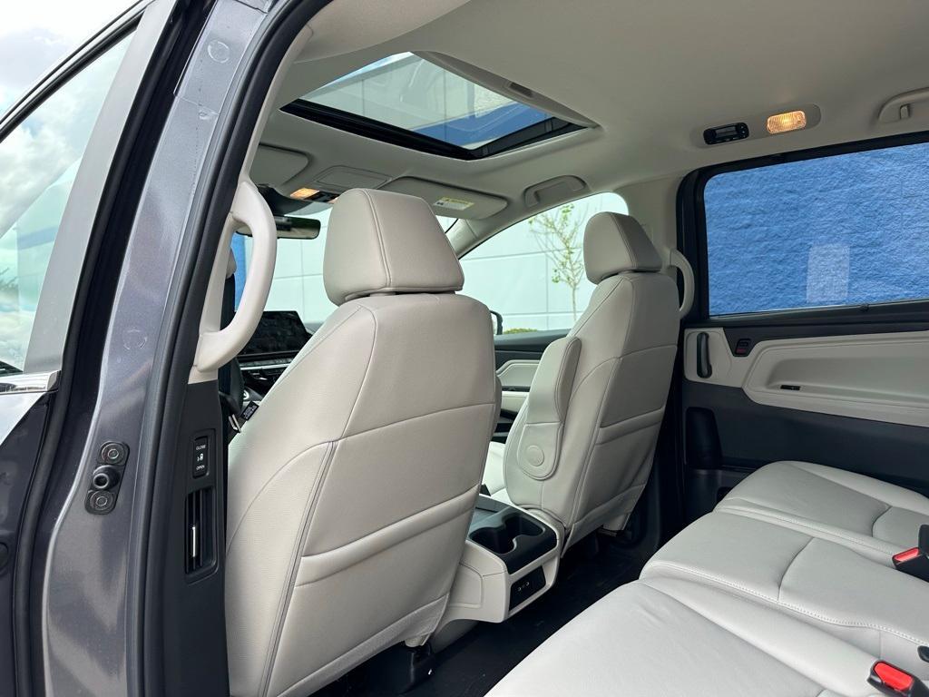 new 2025 Honda Odyssey car, priced at $43,670