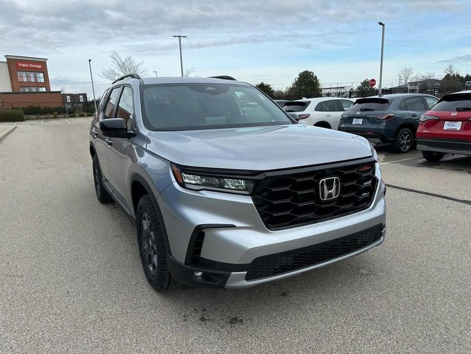 new 2025 Honda Pilot car, priced at $50,795