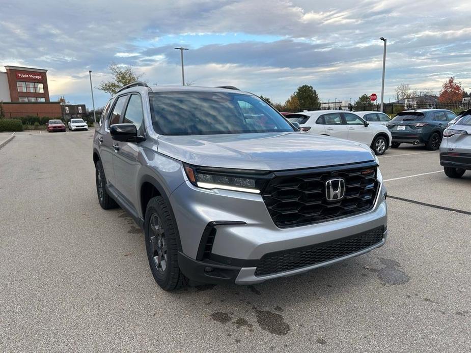 new 2025 Honda Pilot car, priced at $50,795