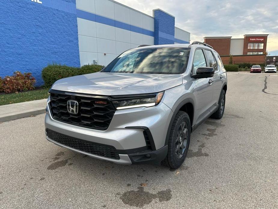 new 2025 Honda Pilot car, priced at $50,795