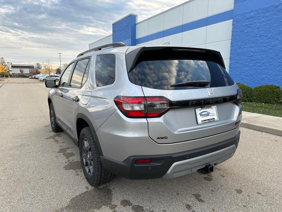 new 2025 Honda Pilot car, priced at $50,795