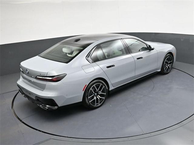 new 2025 BMW 760 car, priced at $134,105