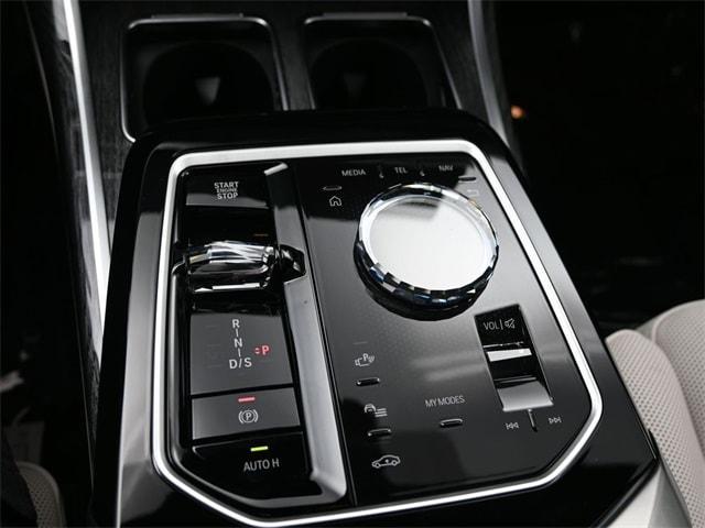 new 2025 BMW 760 car, priced at $134,105