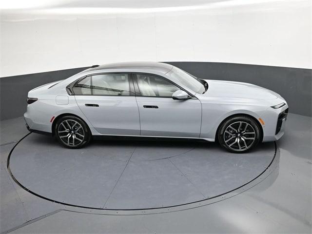 new 2025 BMW 760 car, priced at $134,105