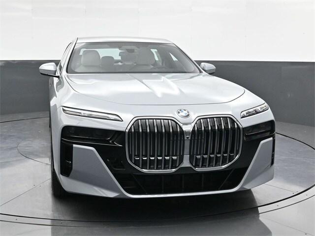new 2025 BMW 760 car, priced at $134,105