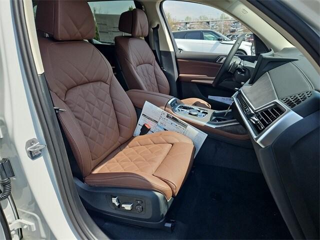 new 2025 BMW X7 car, priced at $93,690