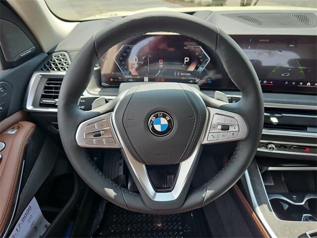 new 2025 BMW X7 car, priced at $93,690