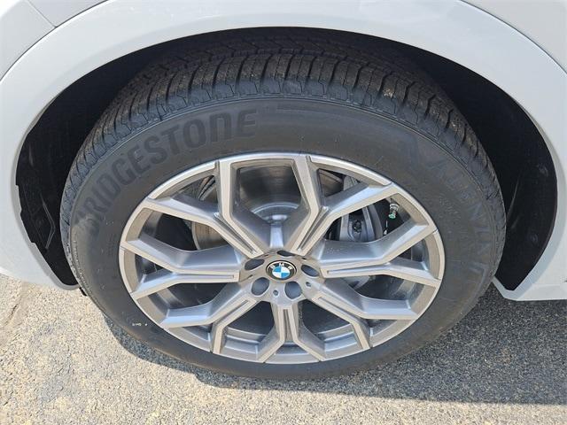 new 2025 BMW X7 car, priced at $93,690