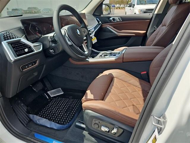 new 2025 BMW X7 car, priced at $93,690